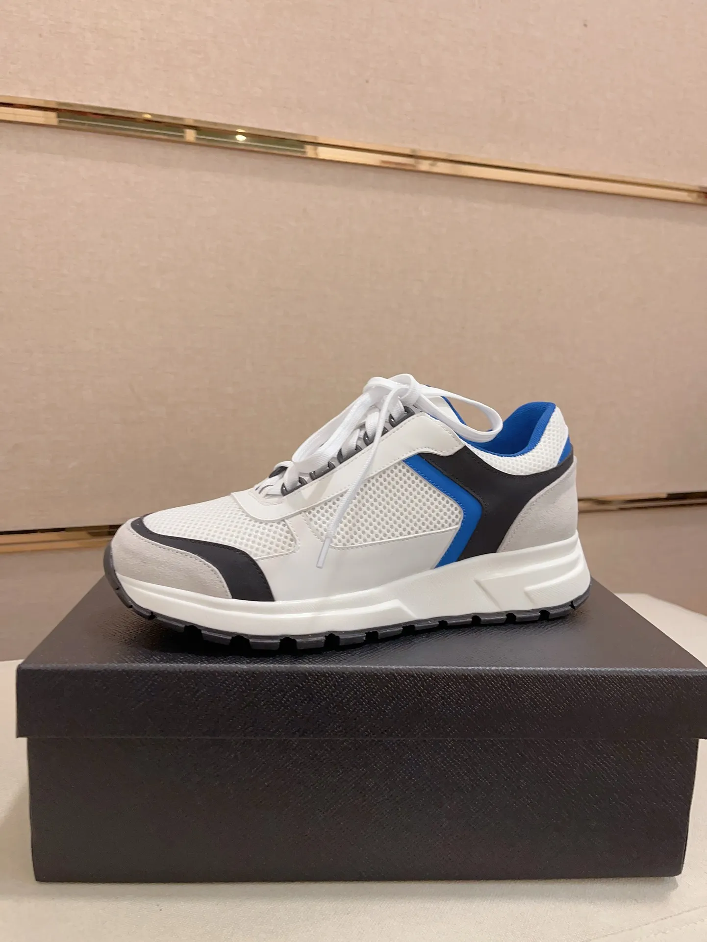 Men's shoes 💰 462💰🇮🇹🇮🇹PRADA (Prada) top 🔍🔍 new models are on sale at the same time at the counter, uppers 🇮🇹 Italian imported first-layer cowhide fabric Fully imported genuine leather lining 💪💪, completely 1⃣️ to 1⃣️ replica 🇮🇹💪💪, ⚠ sole: original sole provided by the original factory, exclusive movable molded foam outsole super comfortable, ⚠ original factory follow-up, 🔍🔍 high quality, you can go in and out of the counter at will, welcome to compare⚠. Code number: 38-44 (45.46 is custom-made and cannot be returned or exchanged)